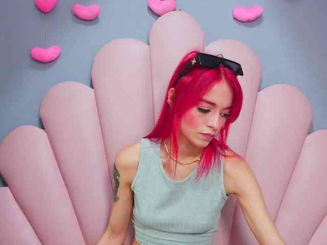 LUCY_MILLER webcam