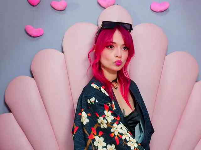 LUCY_MILLER webcam