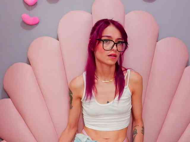 LUCY_MILLER webcam