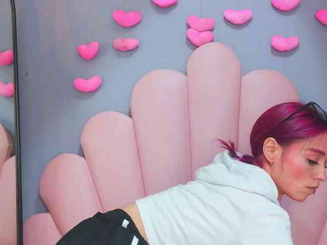 LUCY_MILLER webcam