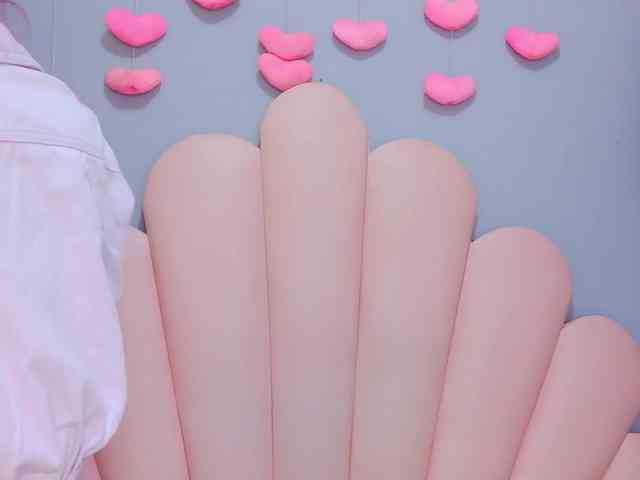 LUCY_MILLER webcam