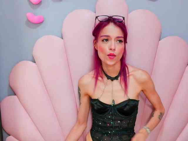 LUCY_MILLER webcam