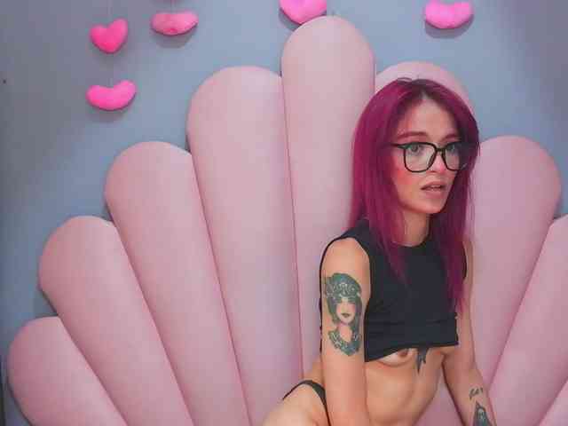 LUCY_MILLER webcam