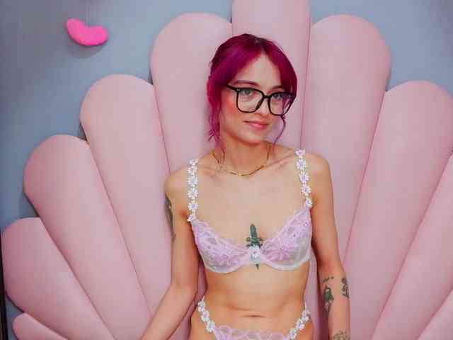 LUCY_MILLER webcam
