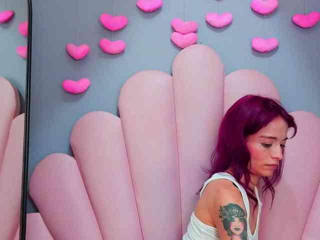 LUCY_MILLER webcam
