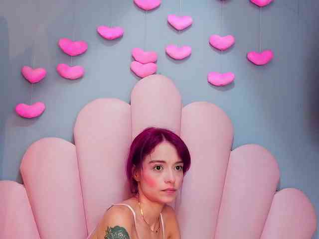 LUCY_MILLER webcam