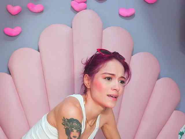 LUCY_MILLER webcam