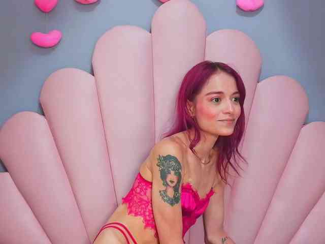LUCY_MILLER webcam