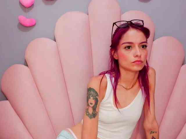 LUCY_MILLER webcam