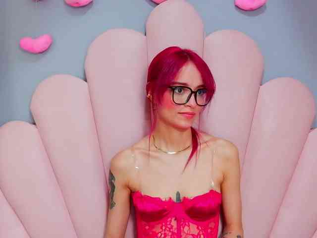 LUCY_MILLER webcam