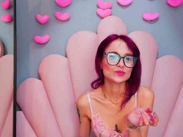 LUCY_MILLER webcam