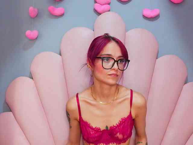 LUCY_MILLER webcam