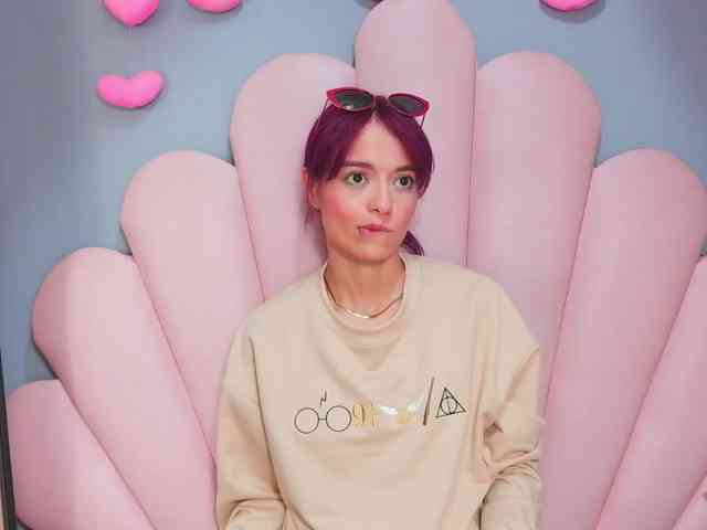 LUCY_MILLER webcam