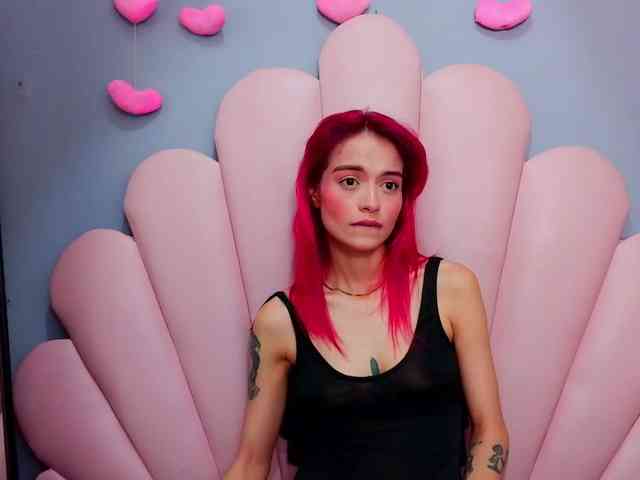 LUCY_MILLER webcam