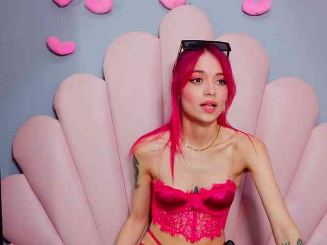 LUCY_MILLER webcam