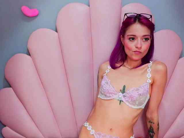 LUCY_MILLER webcam