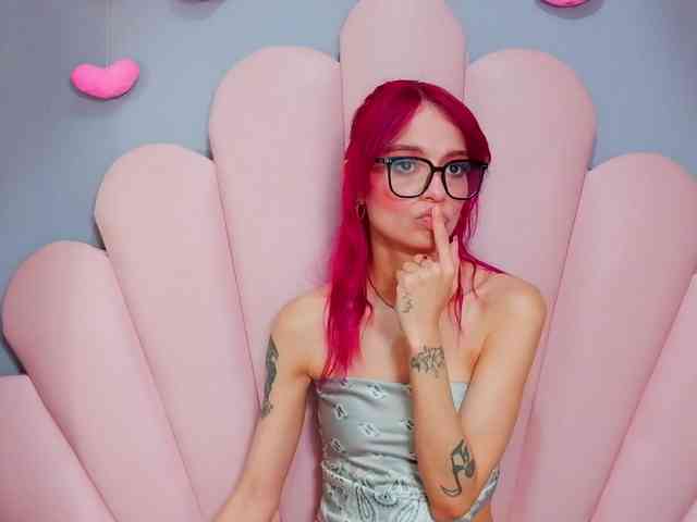 LUCY_MILLER webcam