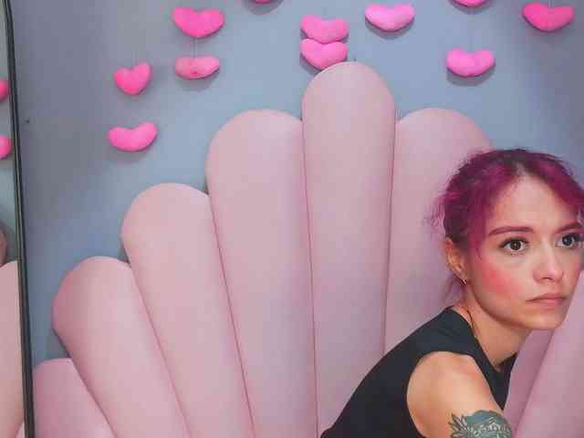 LUCY_MILLER webcam