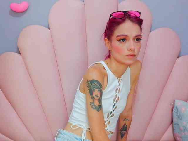 LUCY_MILLER webcam
