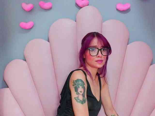 LUCY_MILLER webcam
