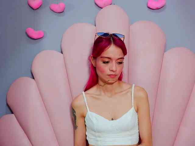 LUCY_MILLER webcam