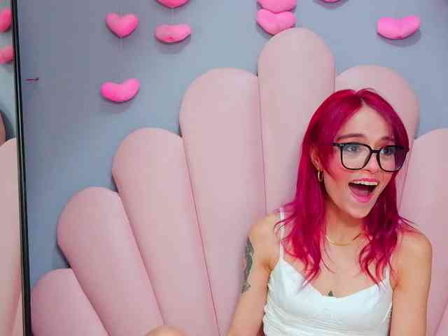 LUCY_MILLER webcam