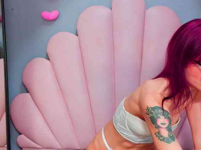 LUCY_MILLER webcam