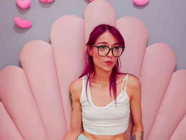 LUCY_MILLER webcam