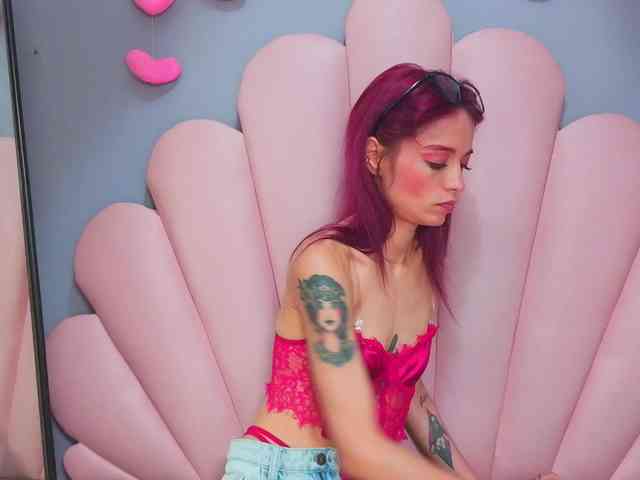 LUCY_MILLER webcam