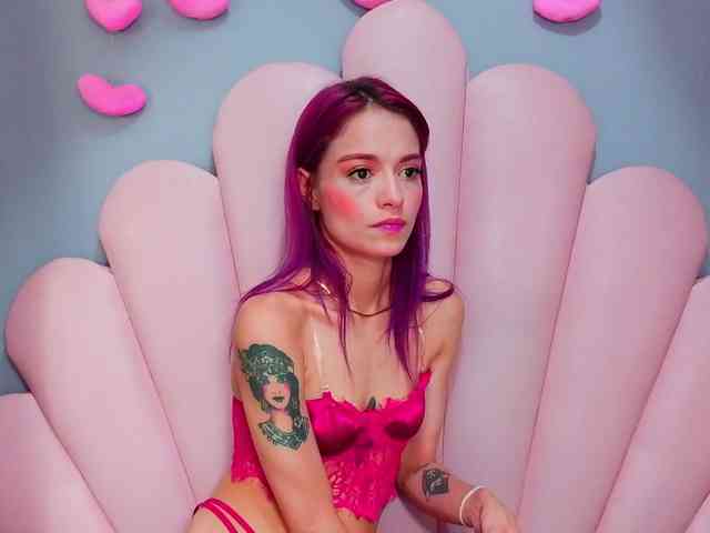 LUCY_MILLER webcam