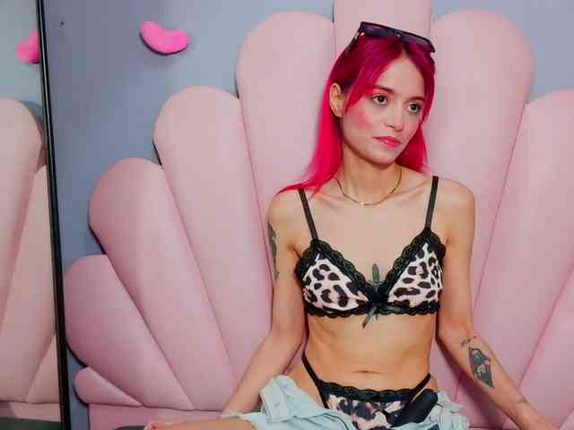 LUCY_MILLER webcam