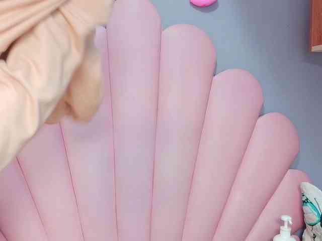 LUCY_MILLER webcam