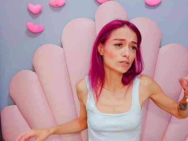LUCY_MILLER webcam