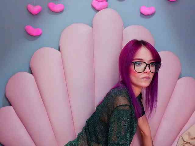 LUCY_MILLER webcam
