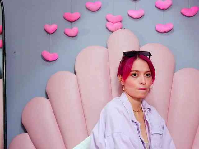 LUCY_MILLER webcam