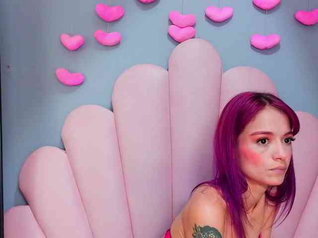LUCY_MILLER webcam