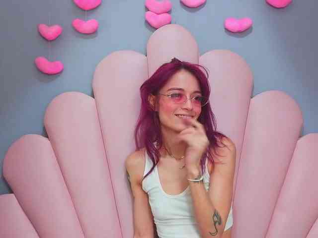 LUCY_MILLER webcam