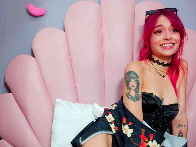 LUCY_MILLER webcam