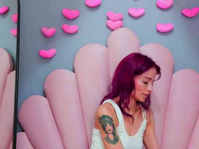 LUCY_MILLER webcam