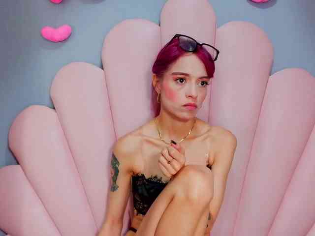 LUCY_MILLER webcam