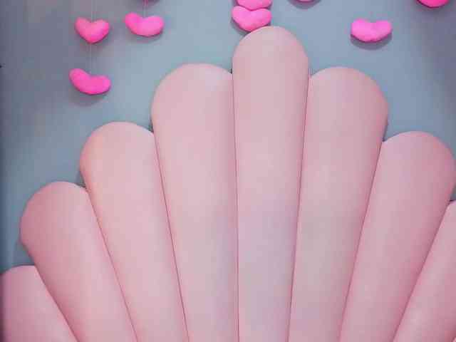 LUCY_MILLER webcam