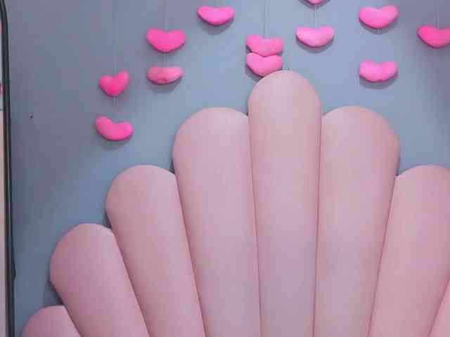 LUCY_MILLER webcam