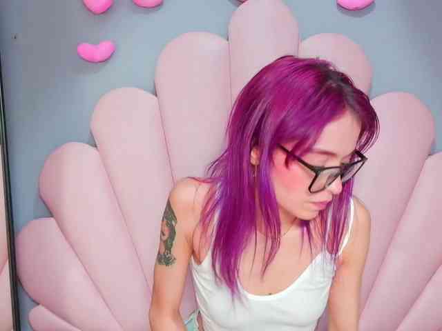 LUCY_MILLER webcam