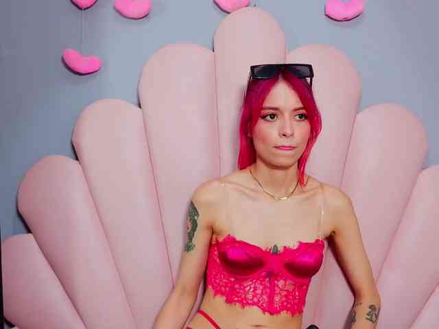 LUCY_MILLER webcam