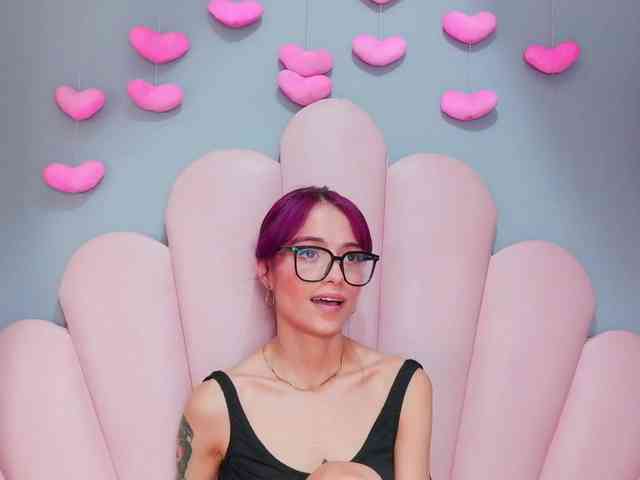 LUCY_MILLER webcam