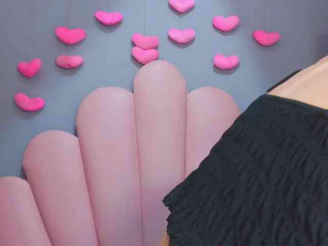 LUCY_MILLER webcam