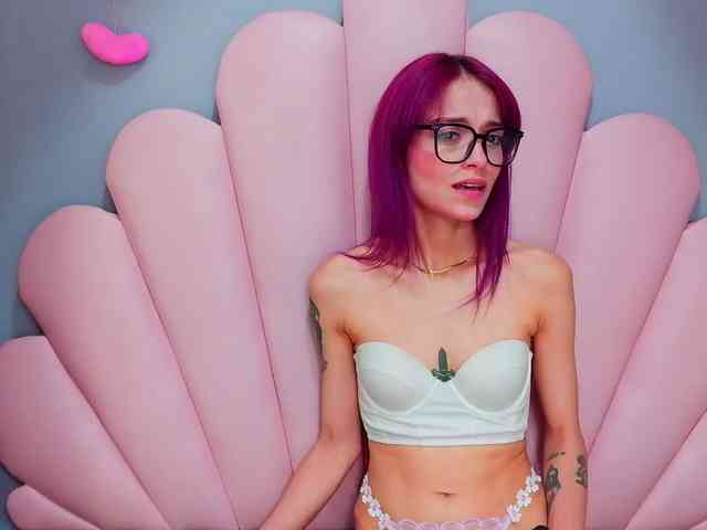 LUCY_MILLER webcam