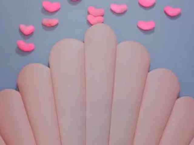 LUCY_MILLER webcam