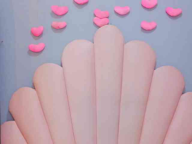 LUCY_MILLER webcam