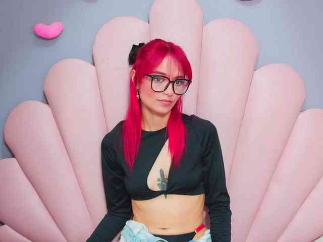 LUCY_MILLER webcam